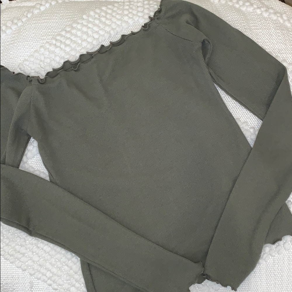 Hollister Off- the -shoulder top